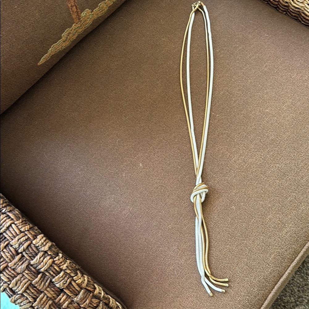 Elegant Gold Knot Necklace